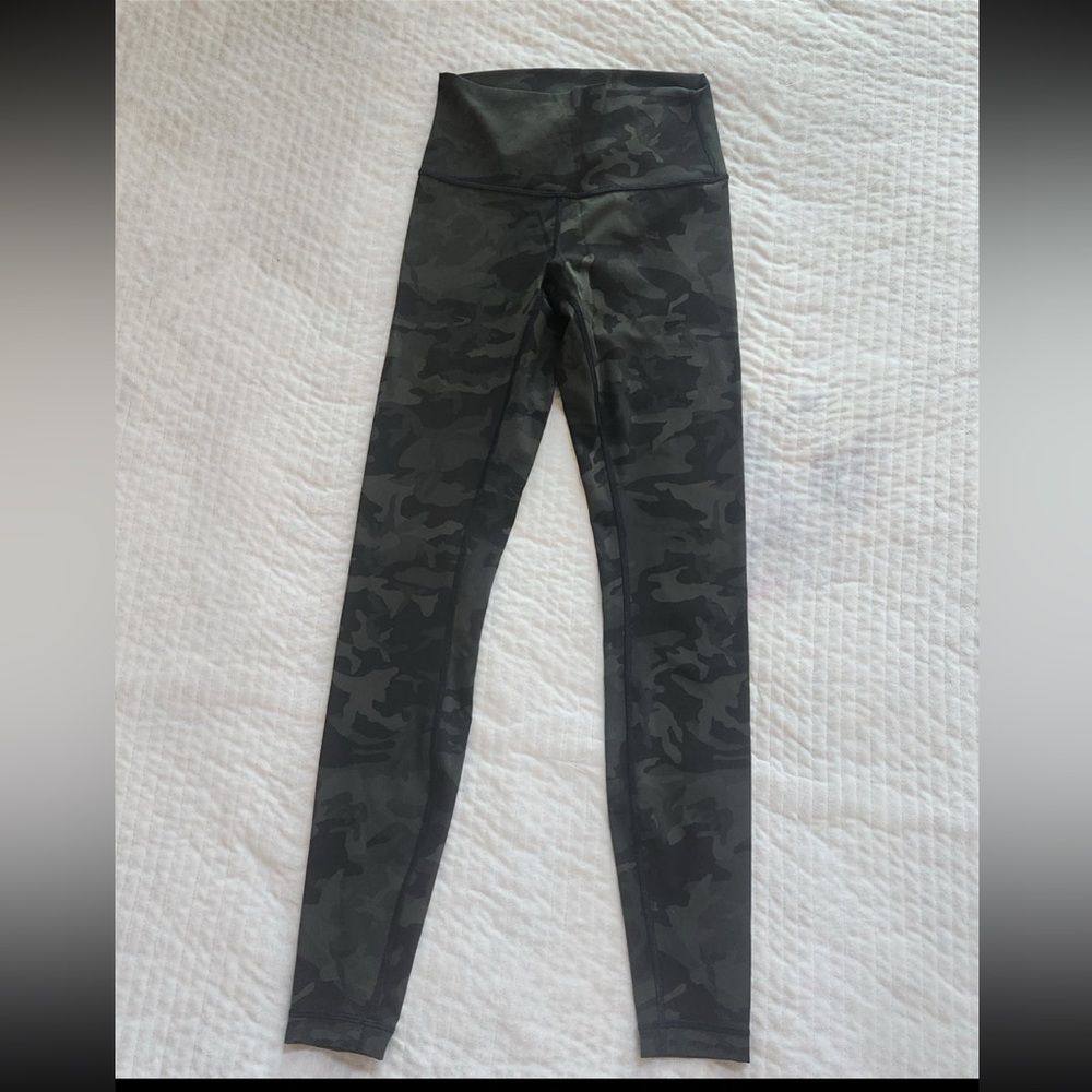Lululemon green black camo leggings size 4